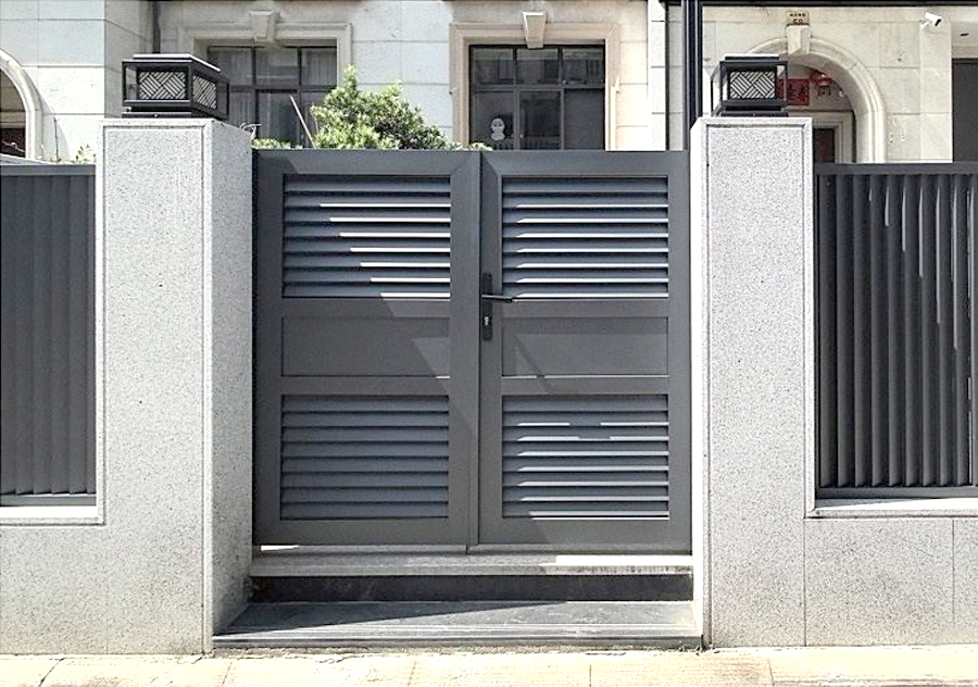 Простые наружные алюминиевые садовые ворота