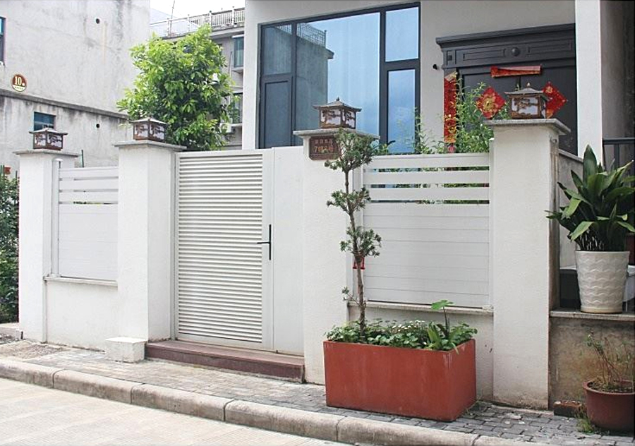 Алюминиевые наружные ворота в современном стиле