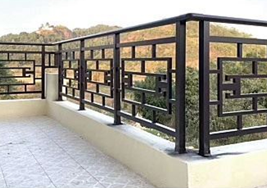 Современные геометрические ажурные перила балкона